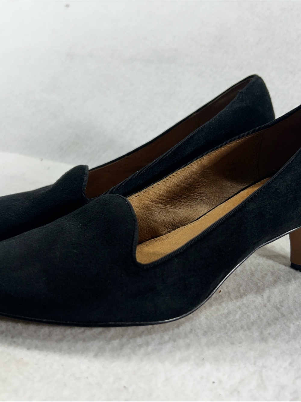 Clarks Black Suede Pointed Toe Kitten Heel Pumps Women’s 7M